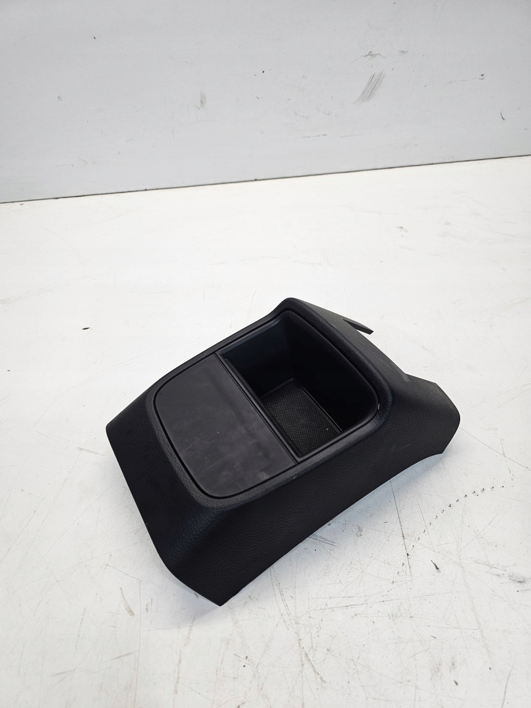 BLENDE ABDECKUNG TUNELU SRODKOWEGO HECK AUDI A3 8V 8V0864376B