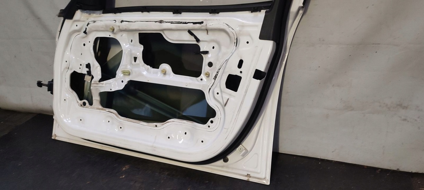 dveře předek přední pravé BMW E91 LIFT APLINEWEISS 300