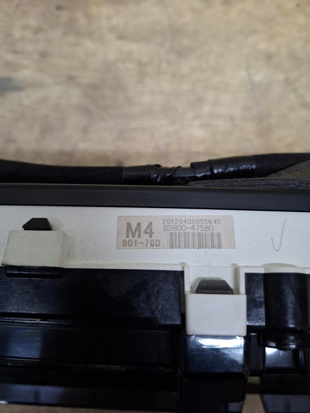 dials Toyota Prius plus ZVW40 2012 83800-47580