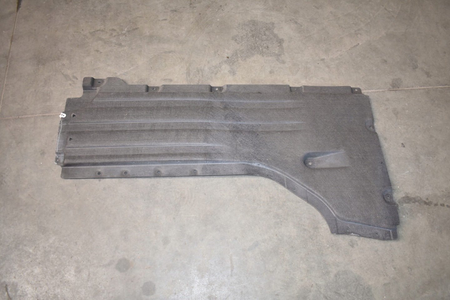IDEALNA cover chassis left BMW G05 G06 G07 1