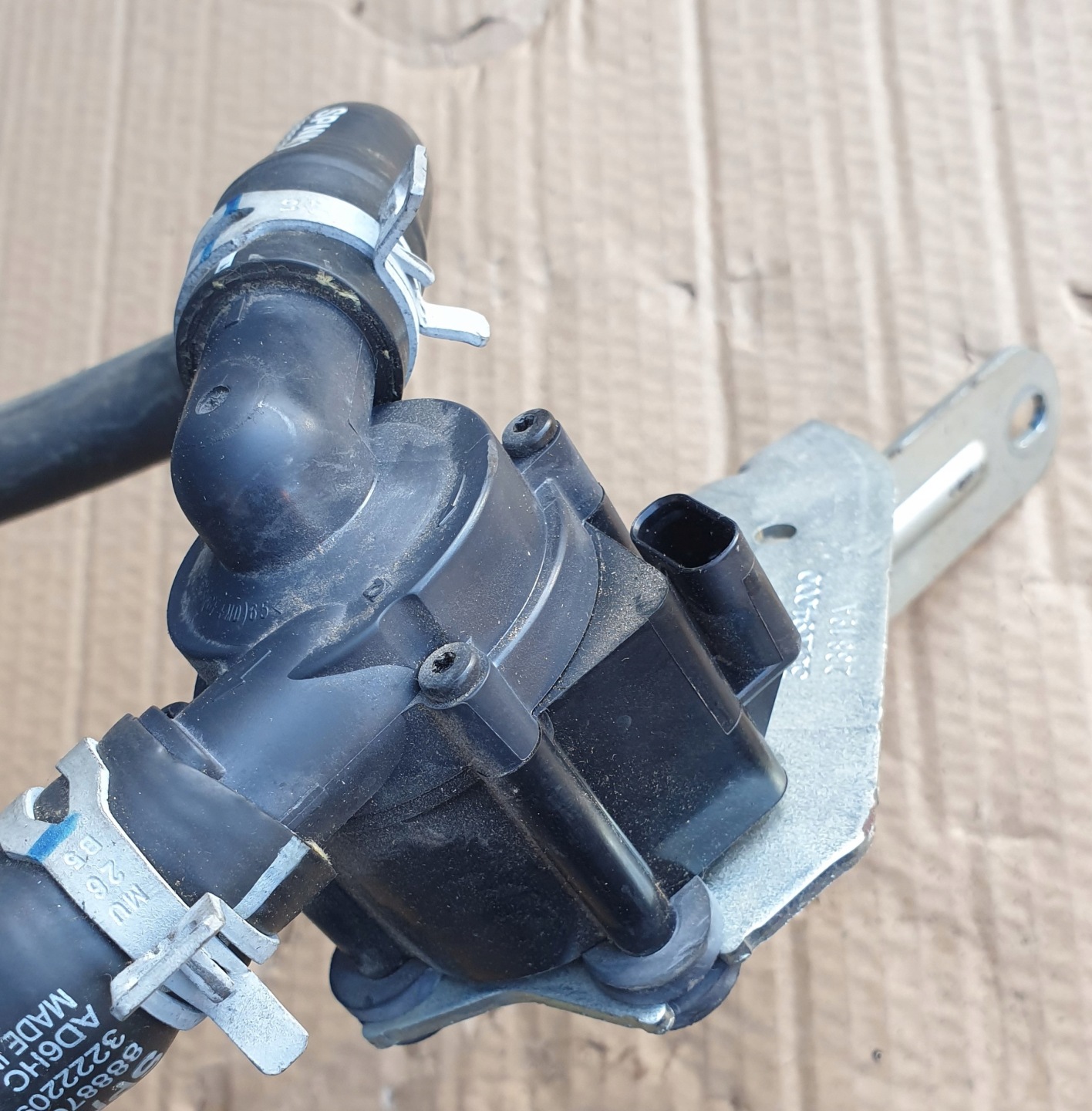 supplementary water pump console VOLVO XC40 XC60 V60 OE 2.0D OE