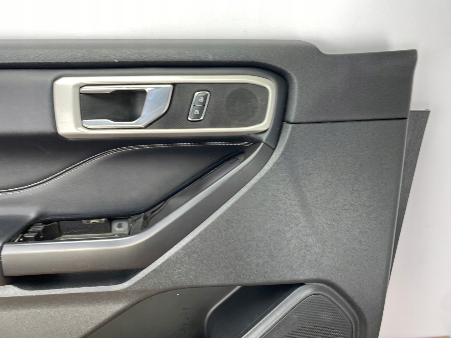 side door left front Ford Explorer VI 2020+ USA