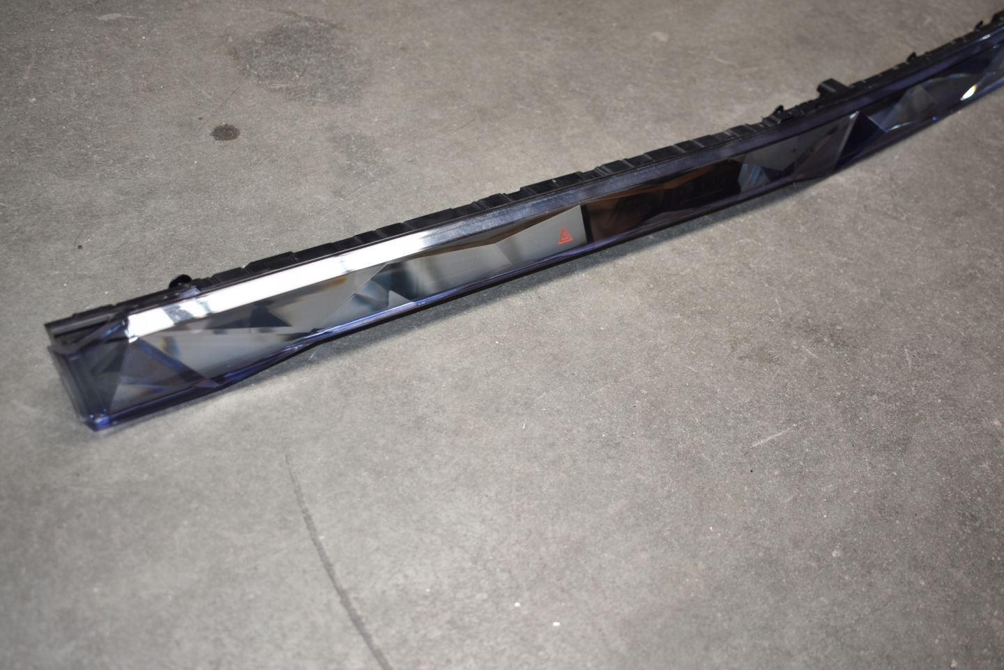 IDEALNA Moulage Console CRYSTAL BMW G70 1