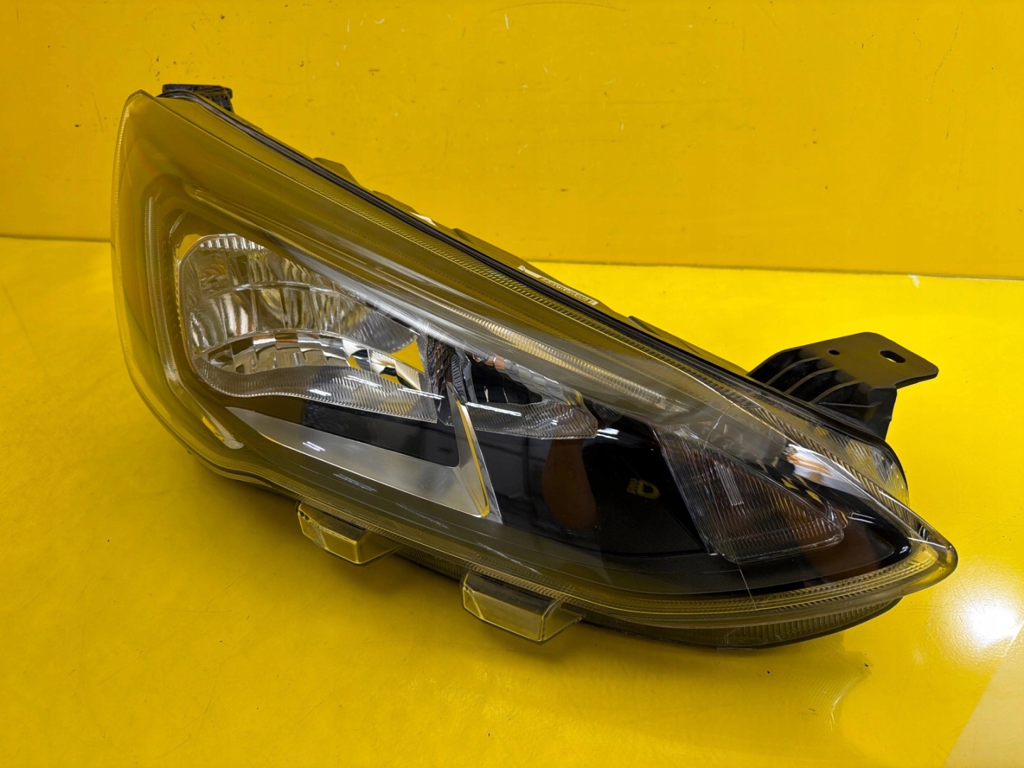 light right Ford Focus IV 2018- Ciemna LED MX7B-13E014-CC