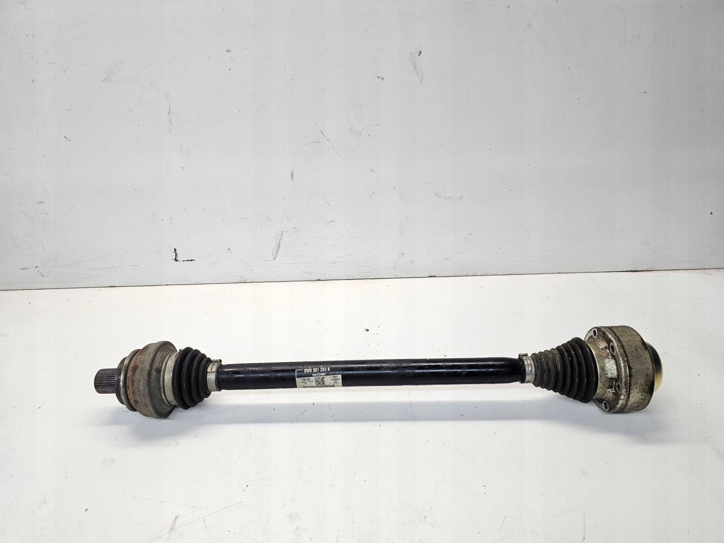 semi-axis left rear part AUDI A4 B9 LIFT 8W0501203K
