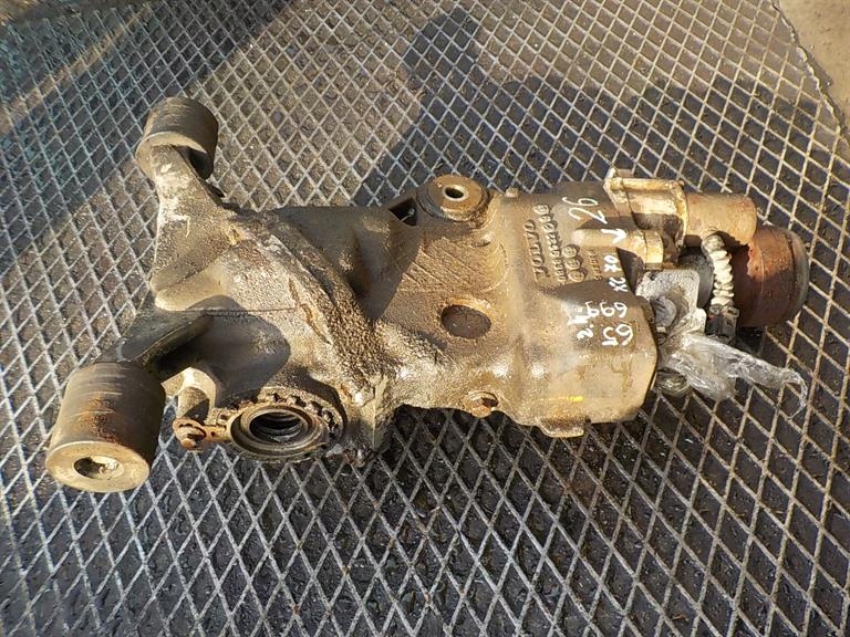 VOLVO XC70 2.4 D diff differential 08689632