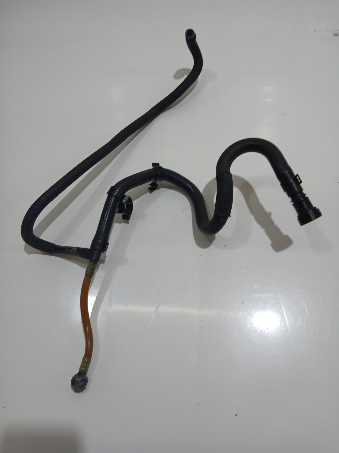 prijenos crijevo goriva BMW E60 E61 306D3 3.0D OE 7796132 (4642175)