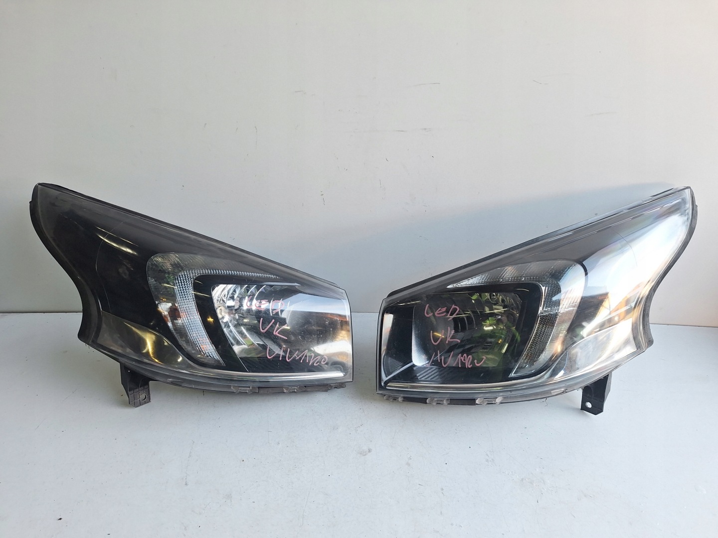 OPEL VIVARO B 14-19 light right + LED UK