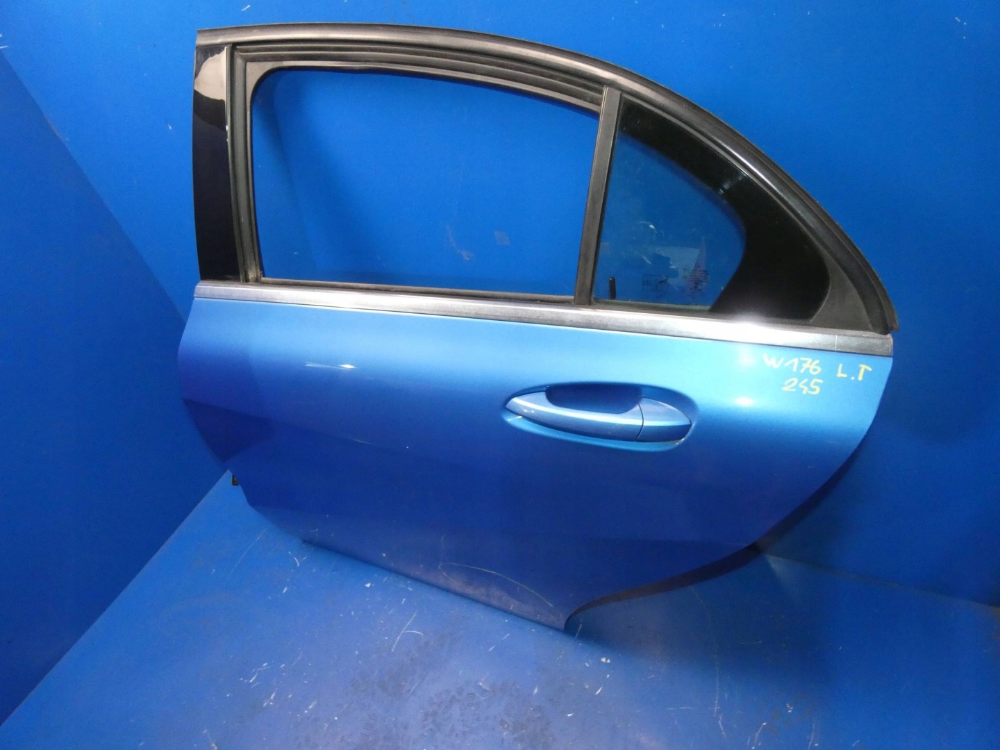MERCEDES A KLASA W176 door left left rear part rear. ZAGIETE complete
