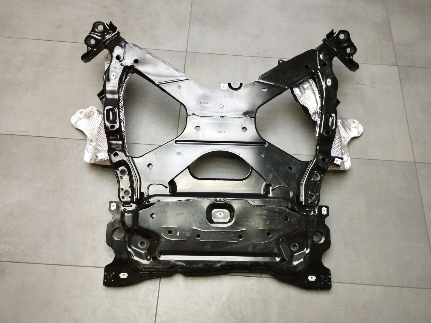 Audi A5 B10 axle beam subframe axle beam 8B1399347D