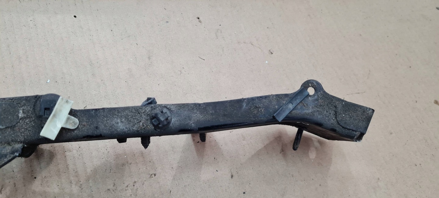 A4 B9 8W S4 Poignée Support plaque Aile Droite Avant LY9B 8W0821136B