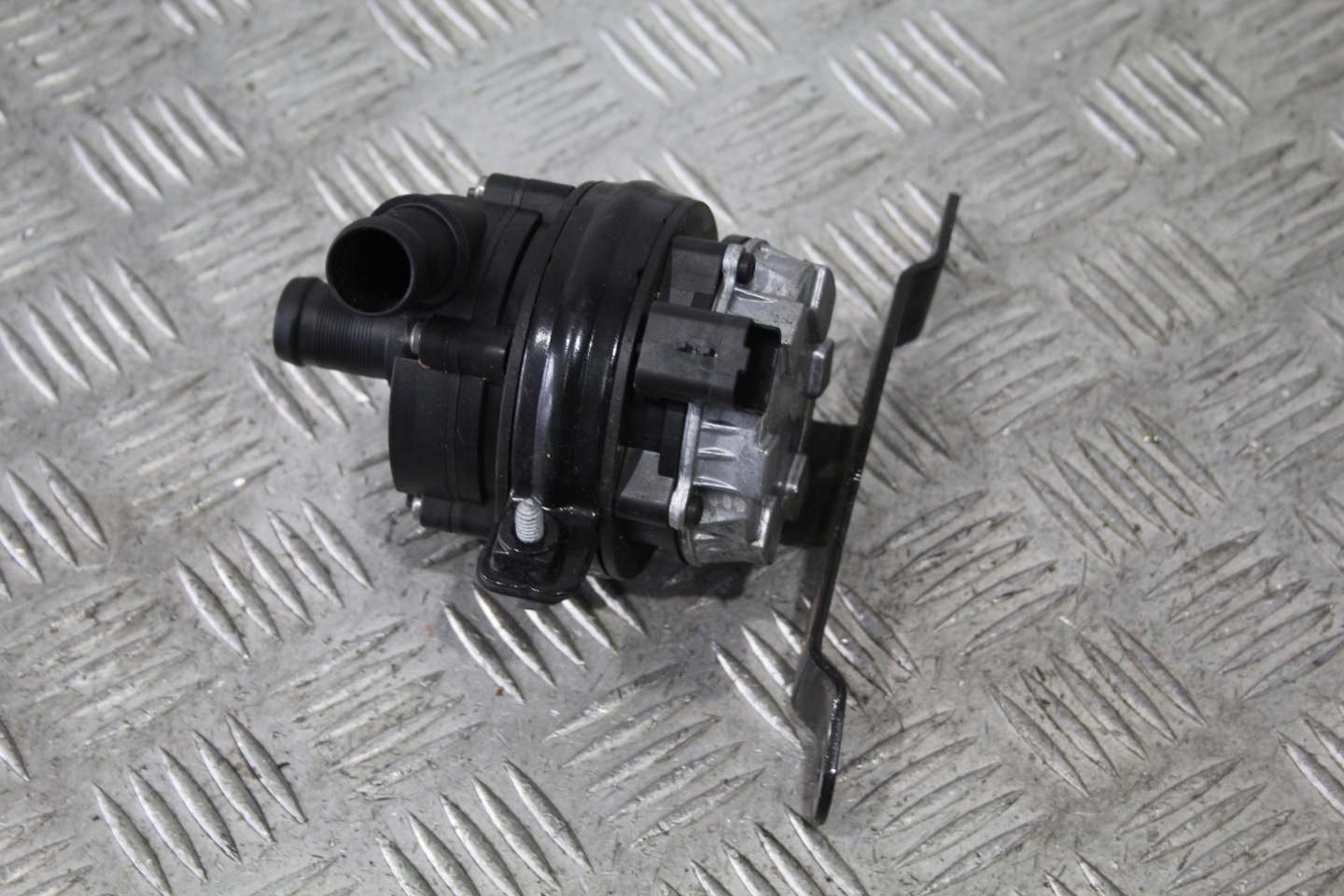PUMPA CIRKULACIJE VODE SANDERO STEPWAY II 2 LIFT 210103582R