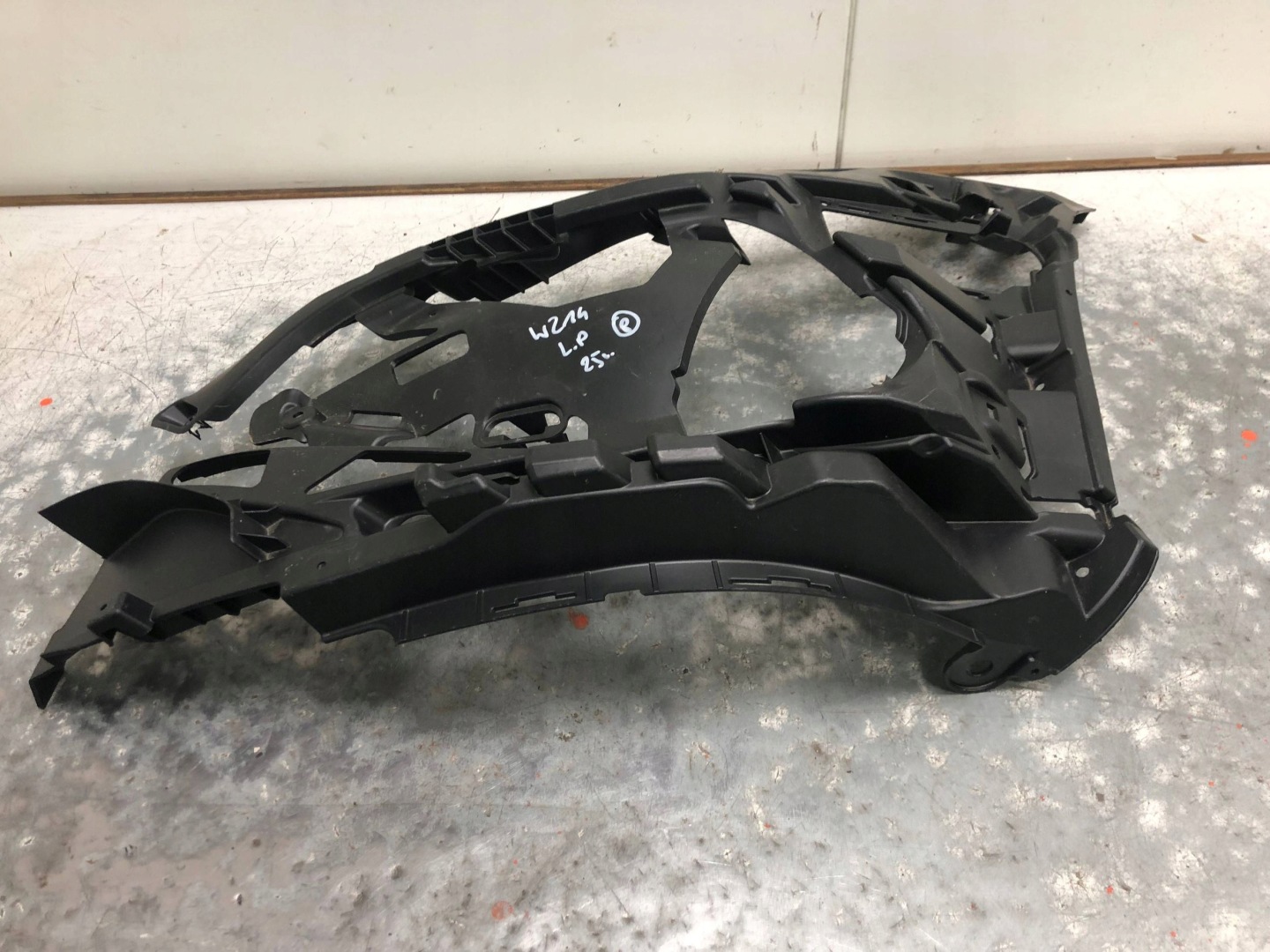 bumper bracket left front MERCEDES W214 A2148858200