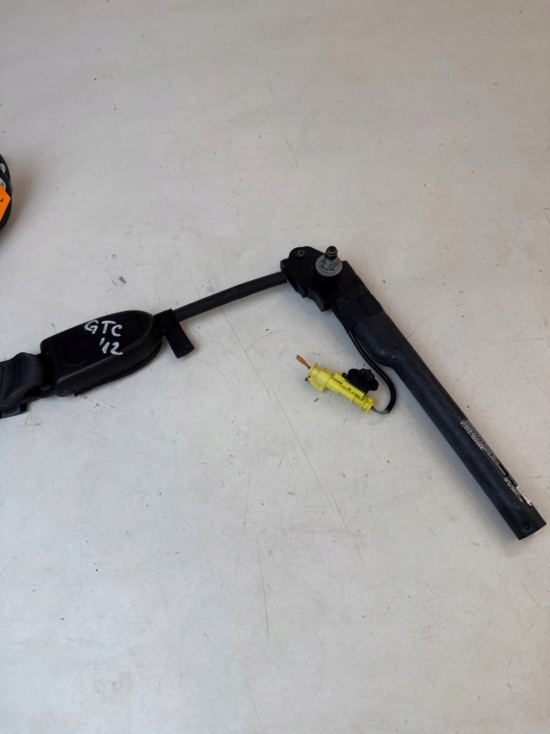 tension belt safety front front left adjuster Opel Astra IV J GTC Lift 3D