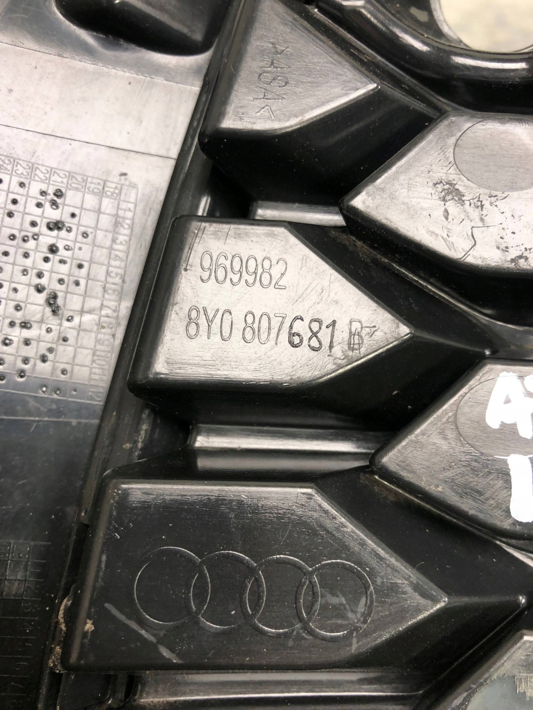 grid of a bumper left front AUDI A3 8Y S-LINE 8Y0807681B
