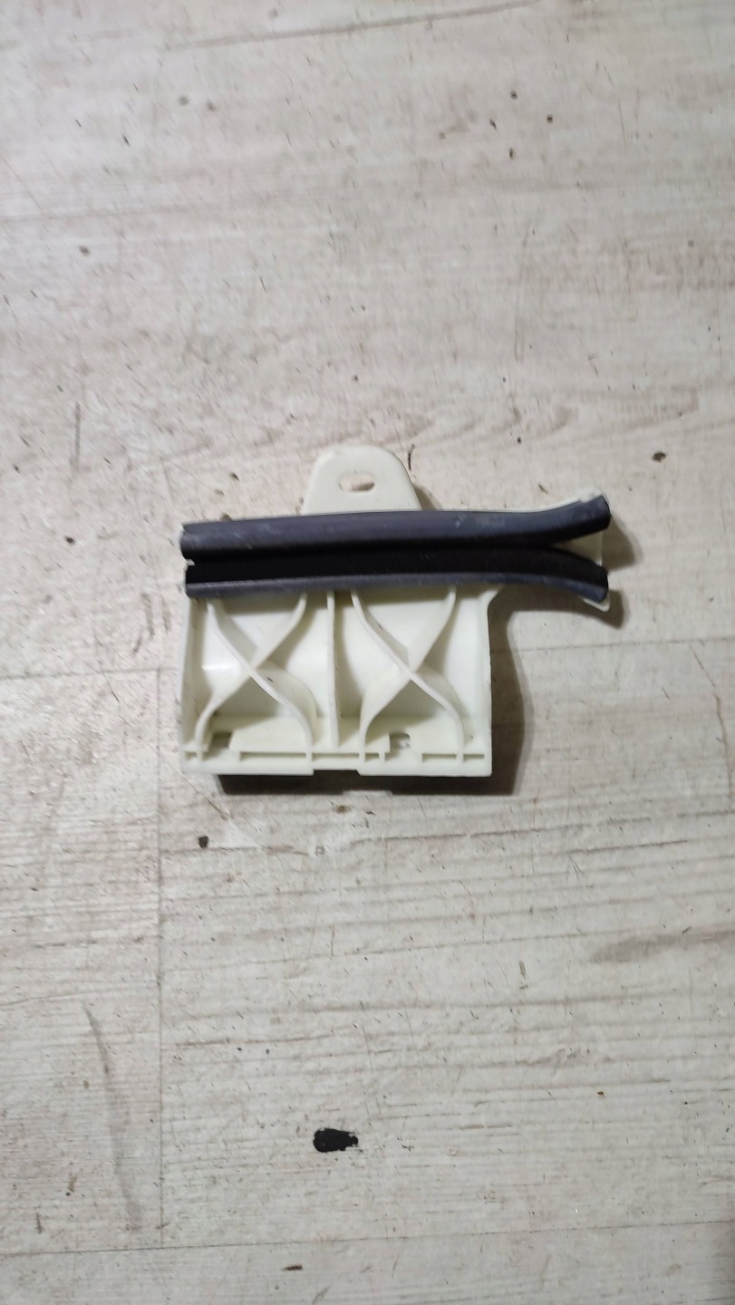Peugeot 2008 and 2018 front side right moulding door