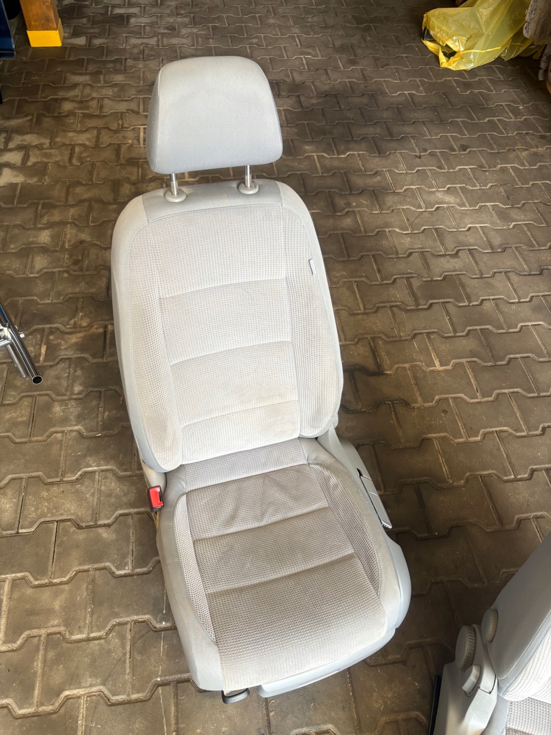 seat front left driver´s VW GOLF V KOMBI JETTA airbag. original JASNY