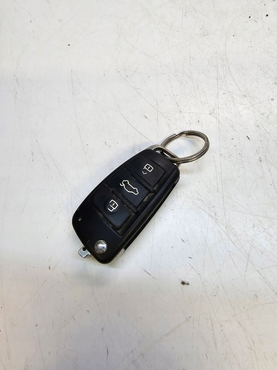 key PILOT SCYZORYK AUDI A1 8X Q3 8X0837220D *6*