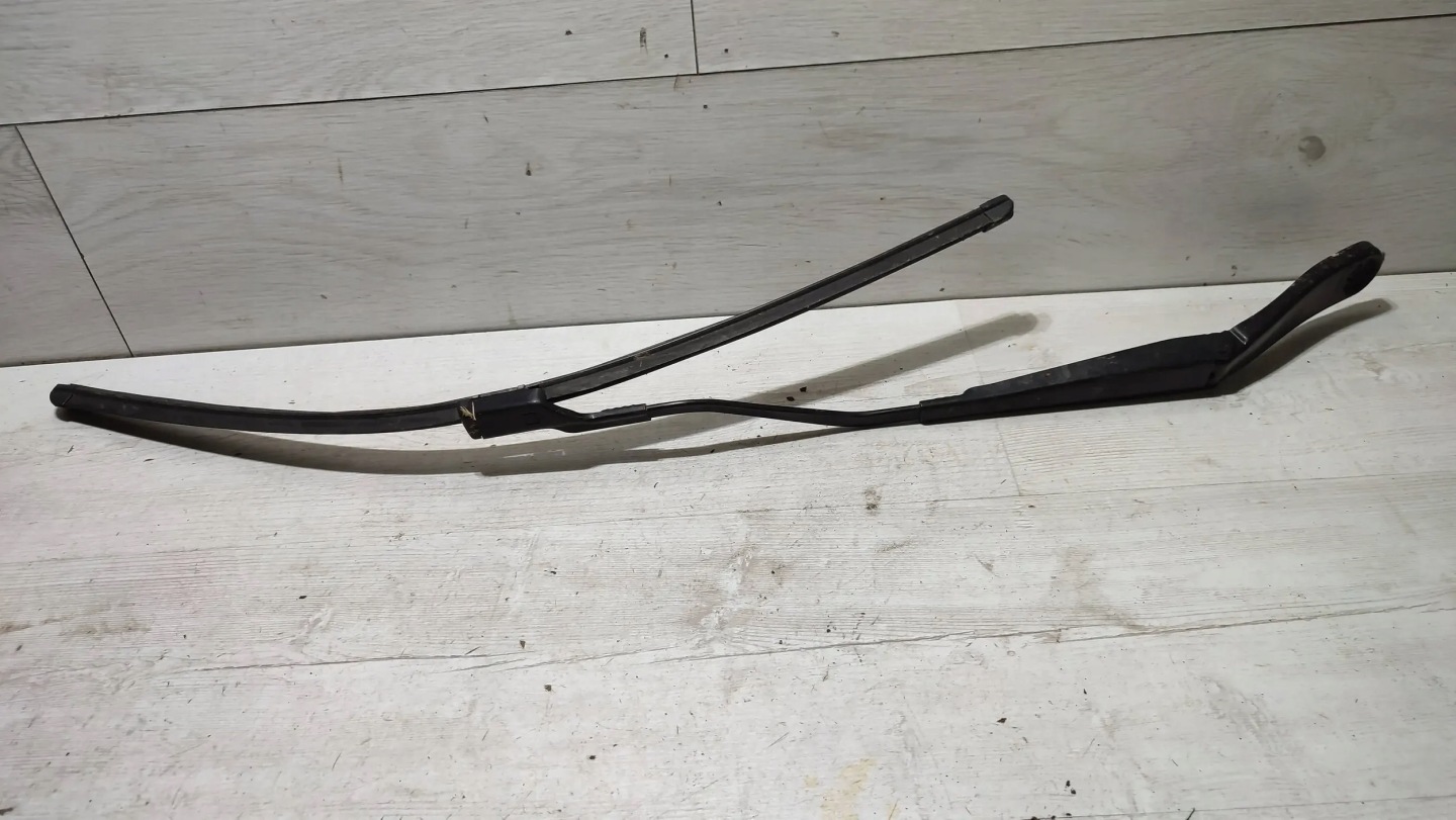 Volvo V40 II 2018r left side arm wiper windows przedniej