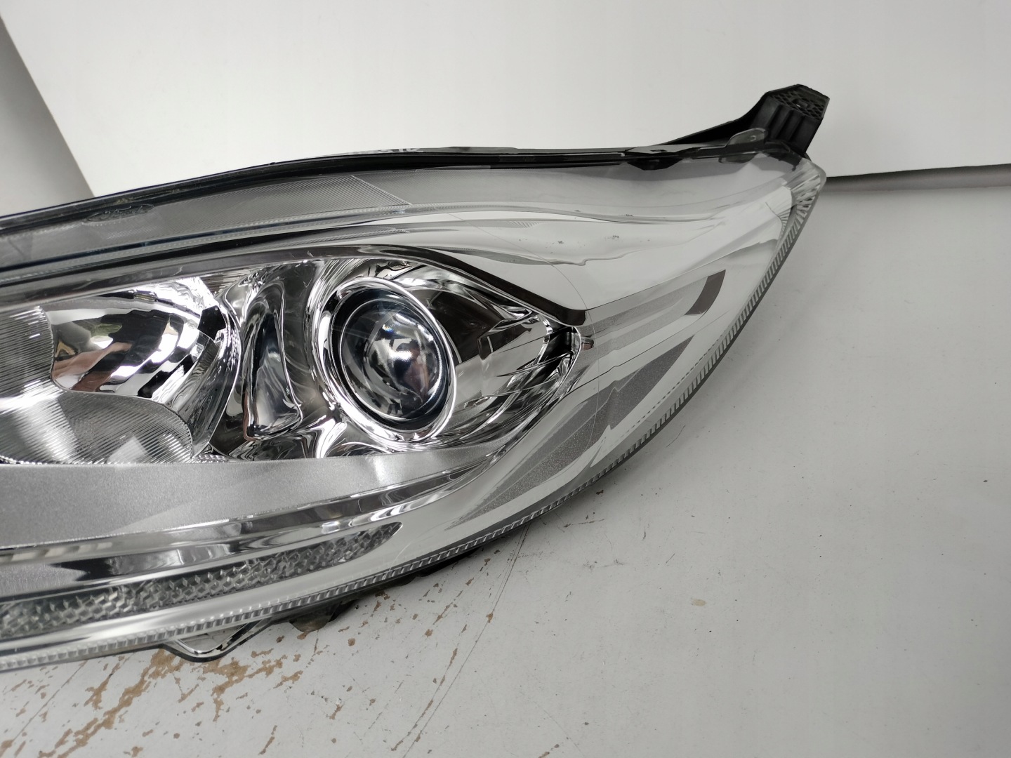 light left REFLEKTOR FORD FIESTA MK7 12- LIFT LED