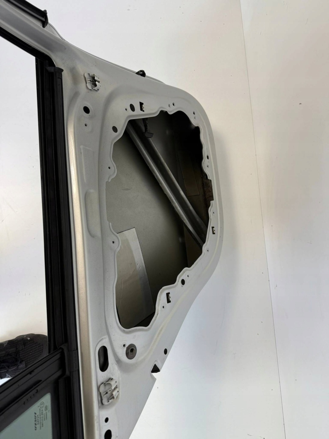 Volvo V60 II 2022 door rear. left 711 71100