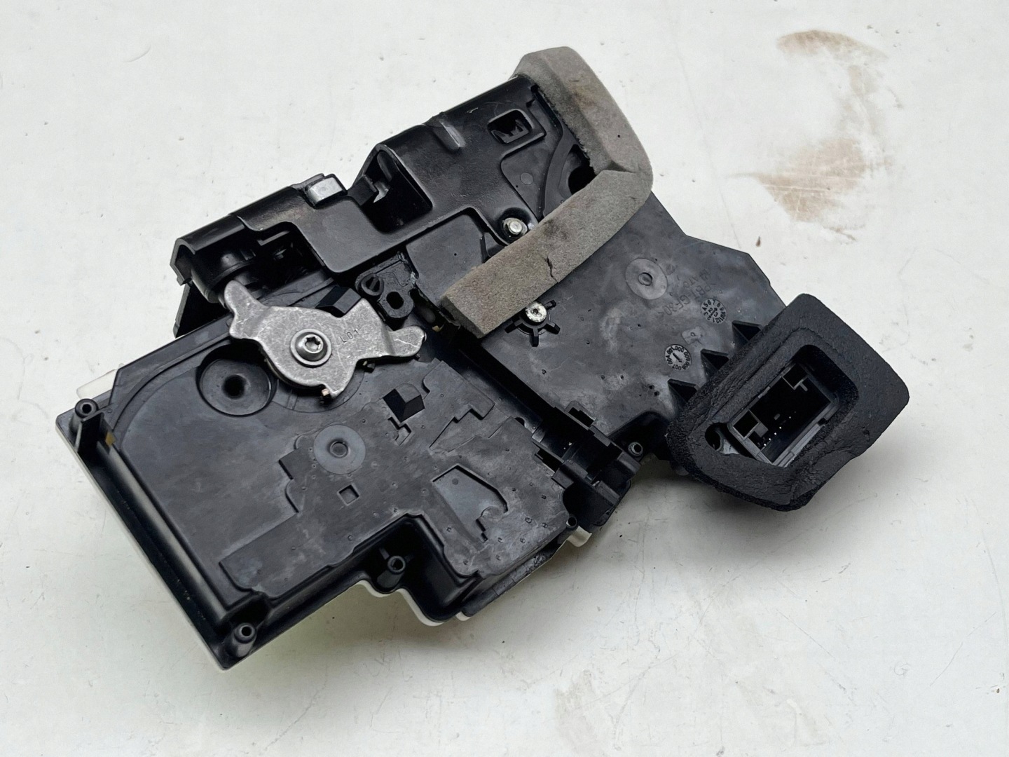AUDI A6 C8 lock door left rear part 4K0839015P @M