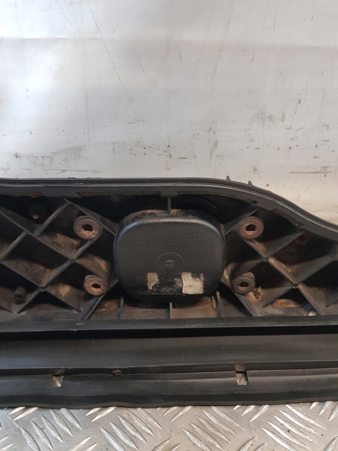 support panel for radiators pillar iron 4F0805594 AUDI A6C6 2.4 V6 KOMBI