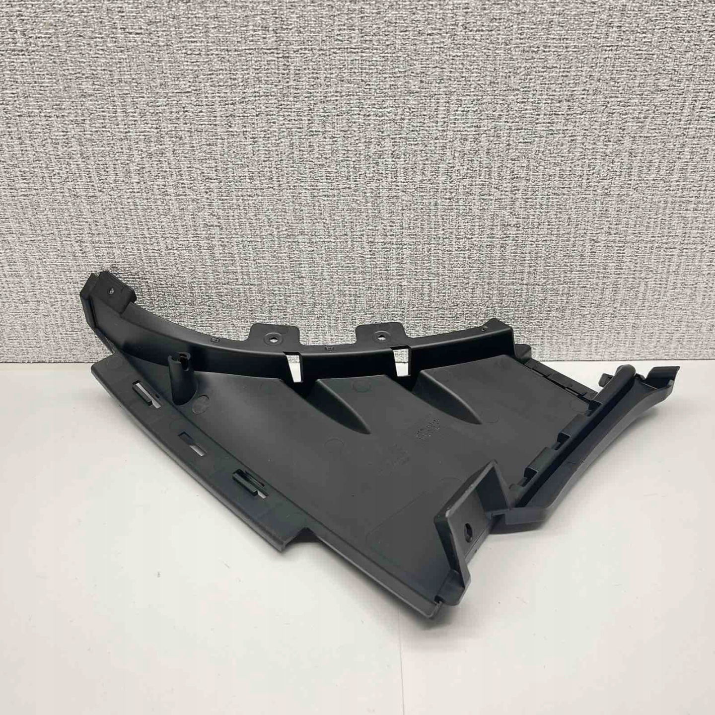 MERCEDES CLA 118 support holder intake of a bumper left front A1188854701