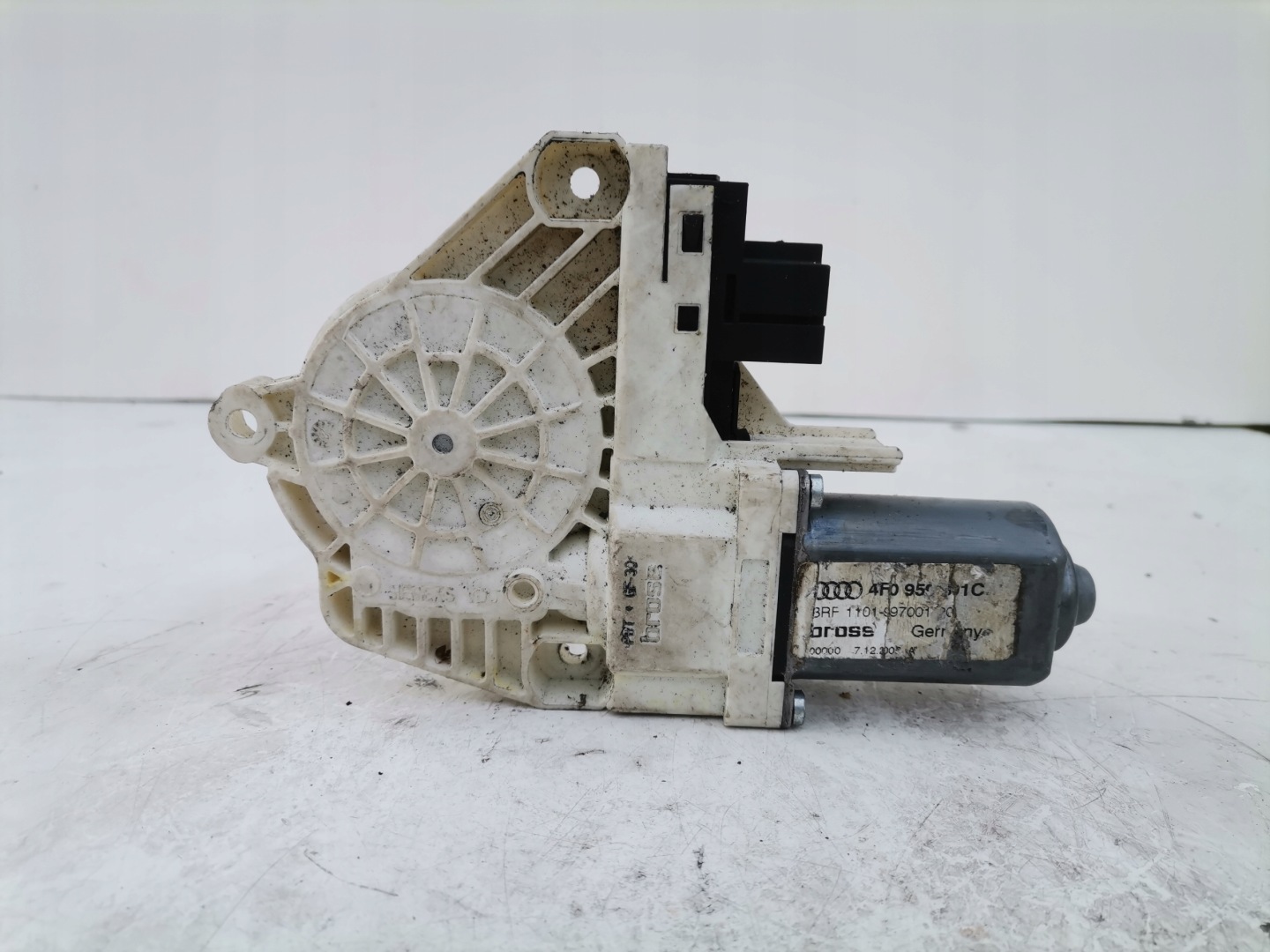 AUDI A6 C6 mini motor windows left rear part 4F0959801C
