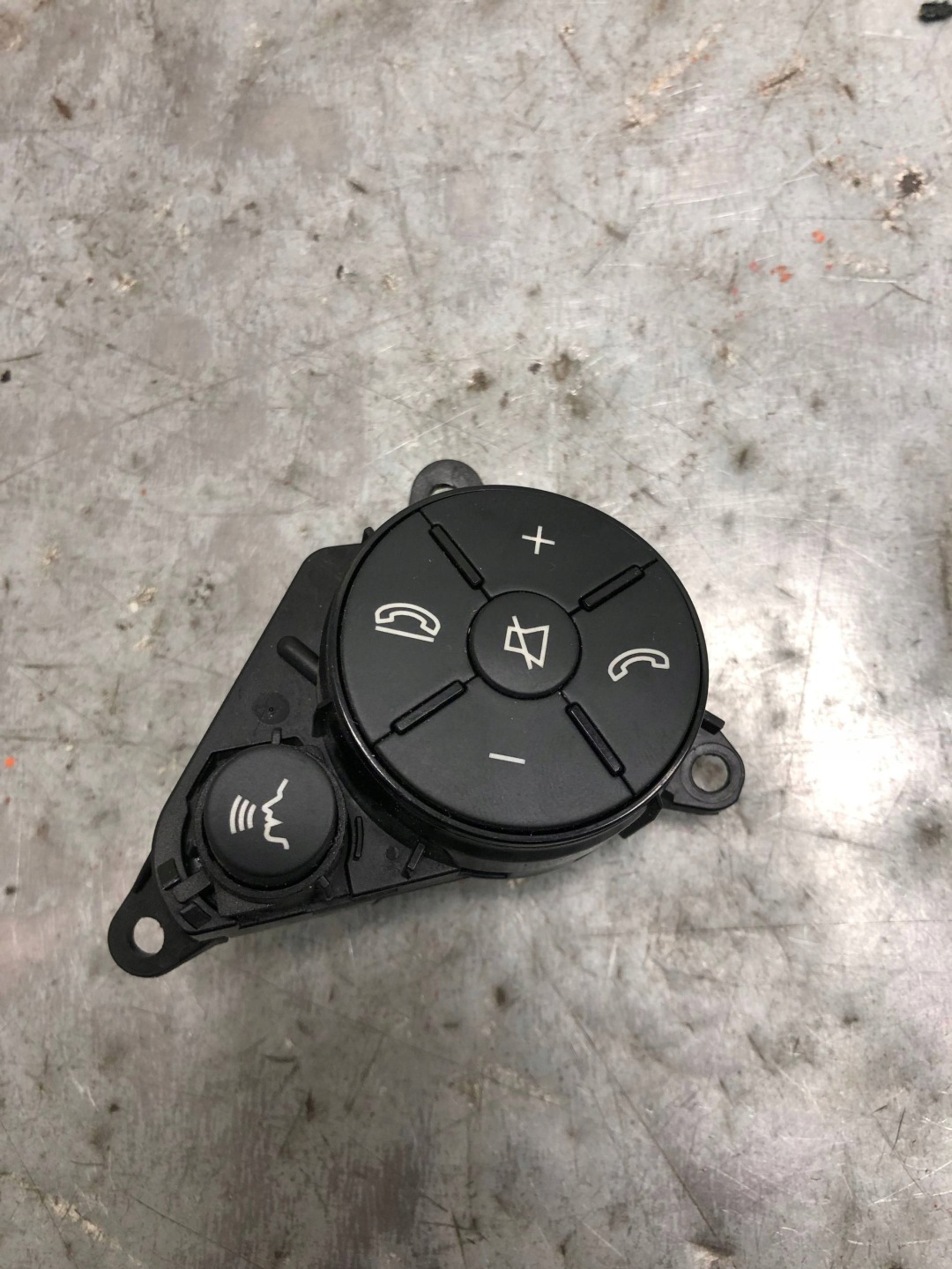 MULTIFUNKCJA Volant MERCEDES W204 A2048210051