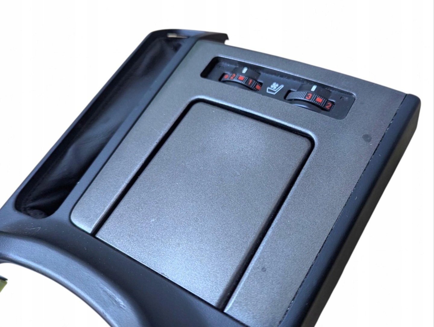 bracket for kubek front Lexus IS 2 XE20 2008 55620-53030