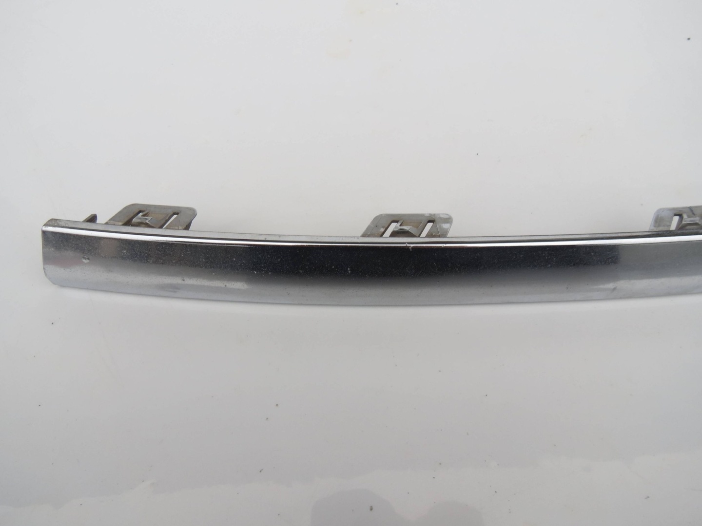 VOLVO S90 V90 lišta CHROM nárazníku levý předek 32227399