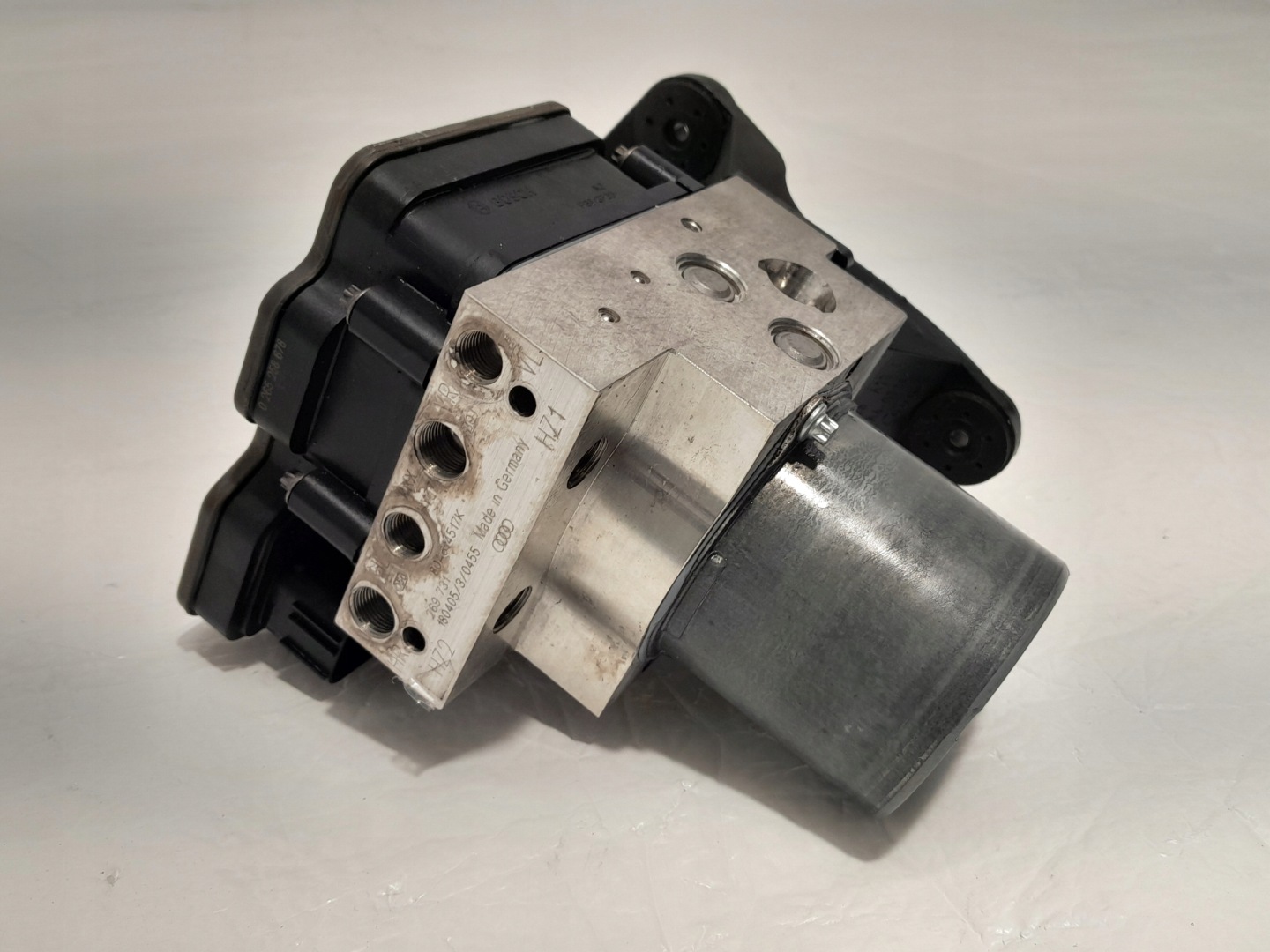AUDI Q5 80A pump control unit ABS 80A907379K 80A614517K