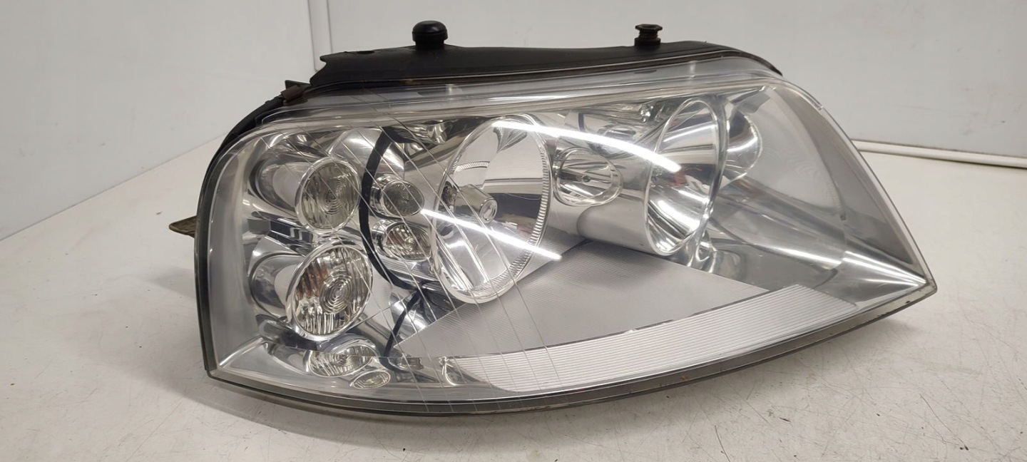 light front front right VW Sharan and LIFT