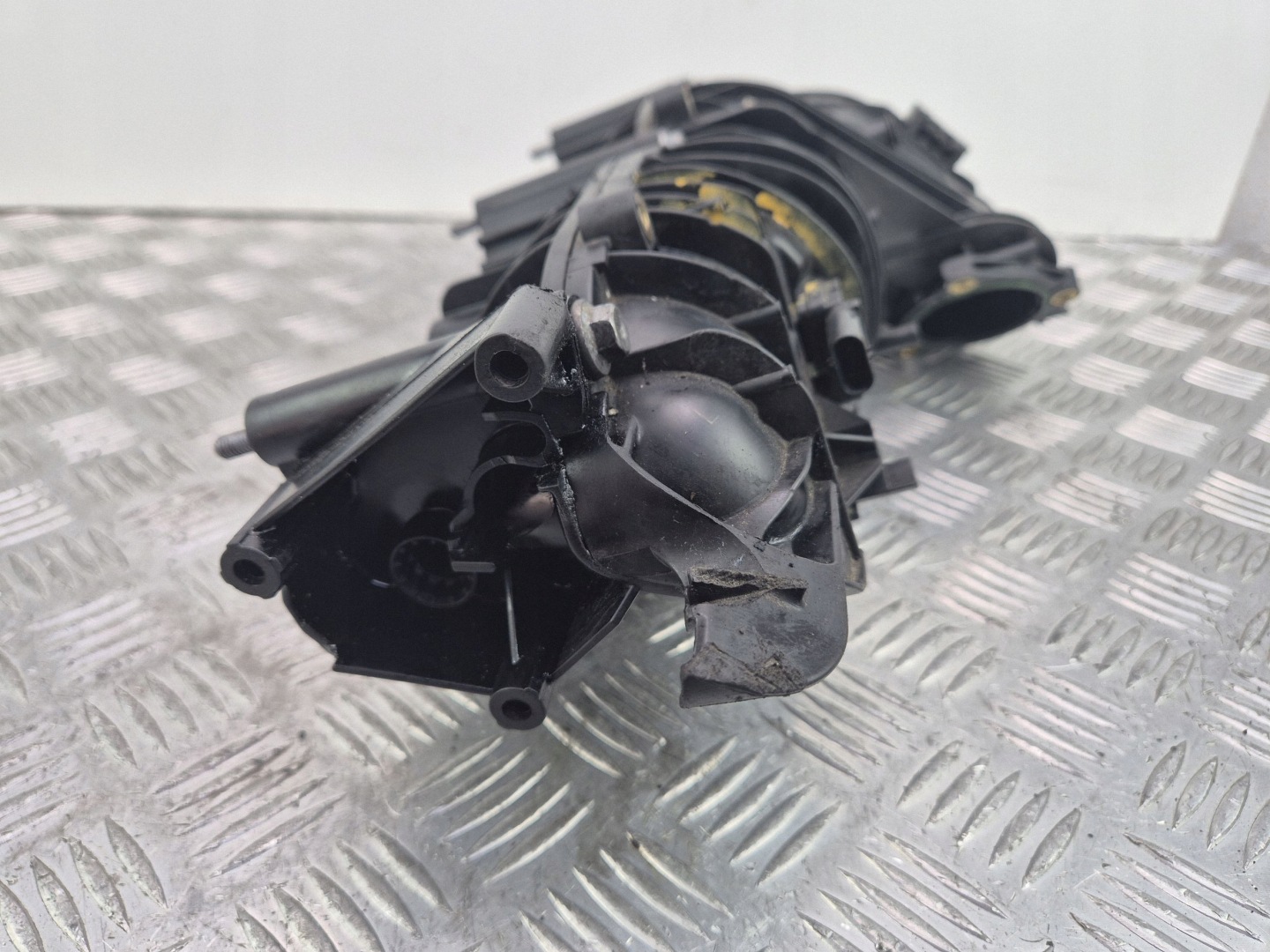 BMW 3 E90 E91 318d intake manifold 7798885 N47D20A