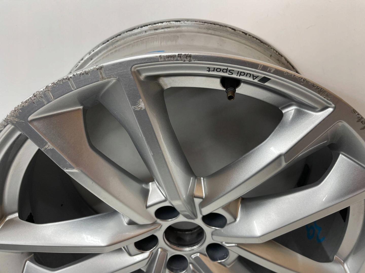 disk hliníkový 20'' Audi A7 A6 C8 4K8 8,5J ET30 4K8601025M