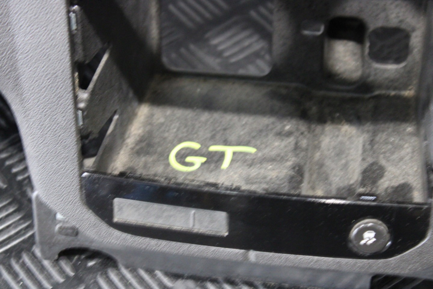 DESKA tábla KOKPIT OPEL GT