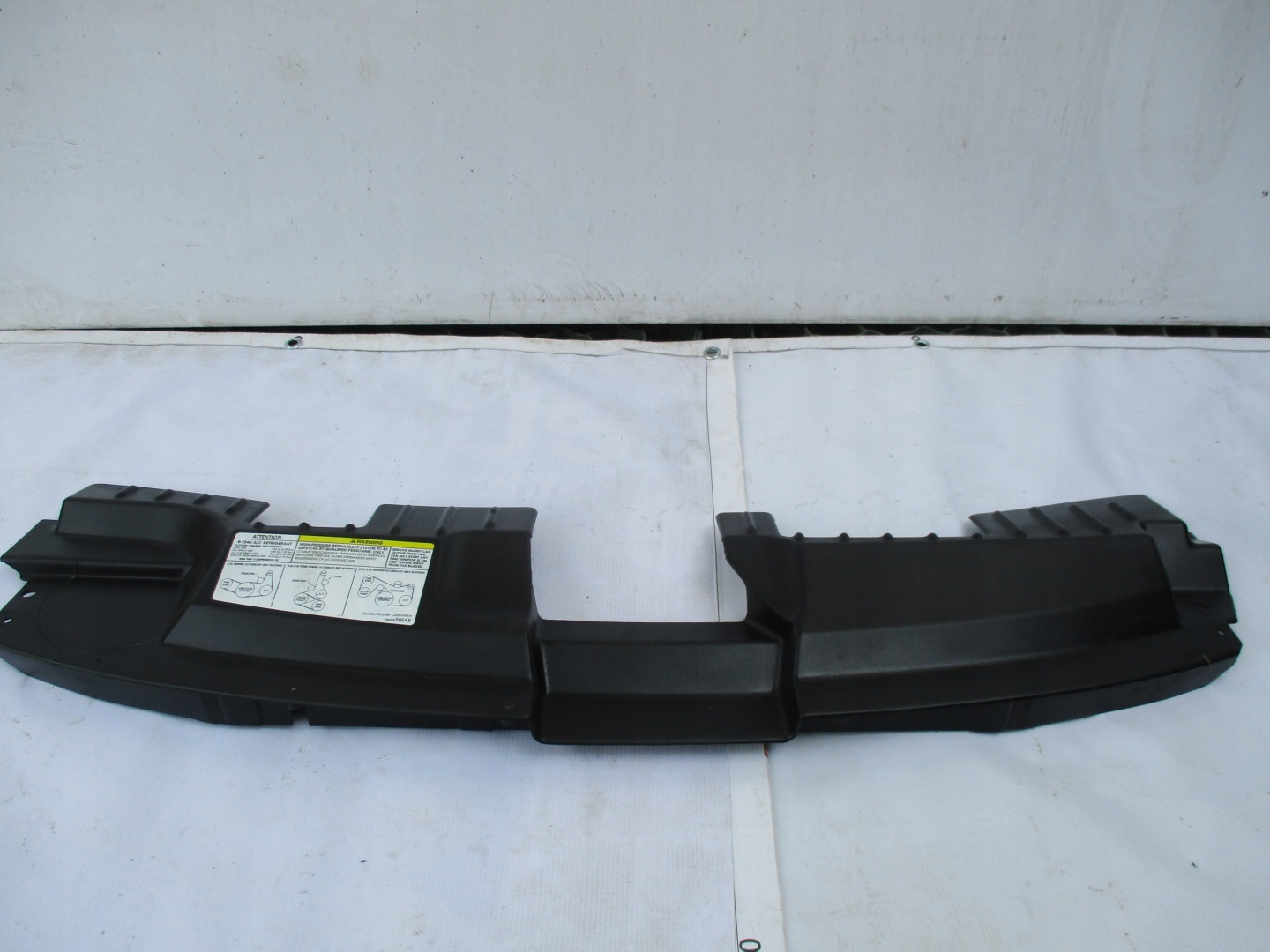 cap supports Chrysler Voyager 2,4 CRD 04857410AC