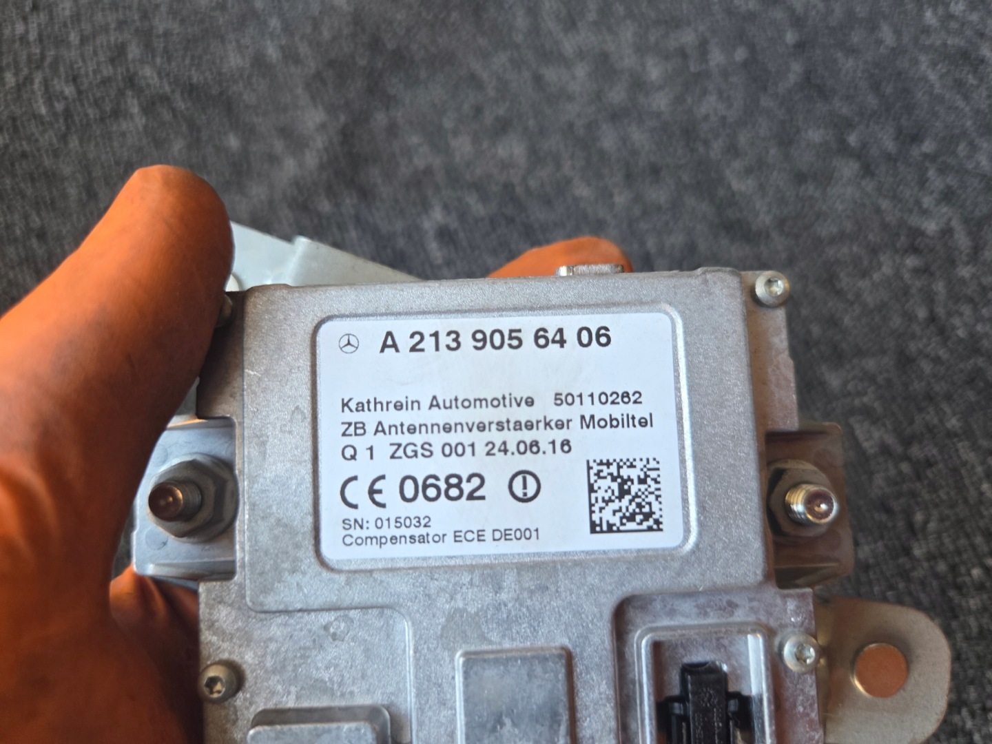module amplifier MERCEDES BENZ A2139056406