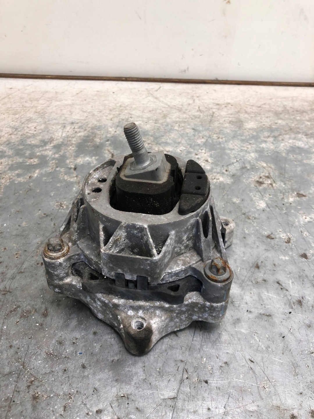 holder engine mount BMW F20 6859411