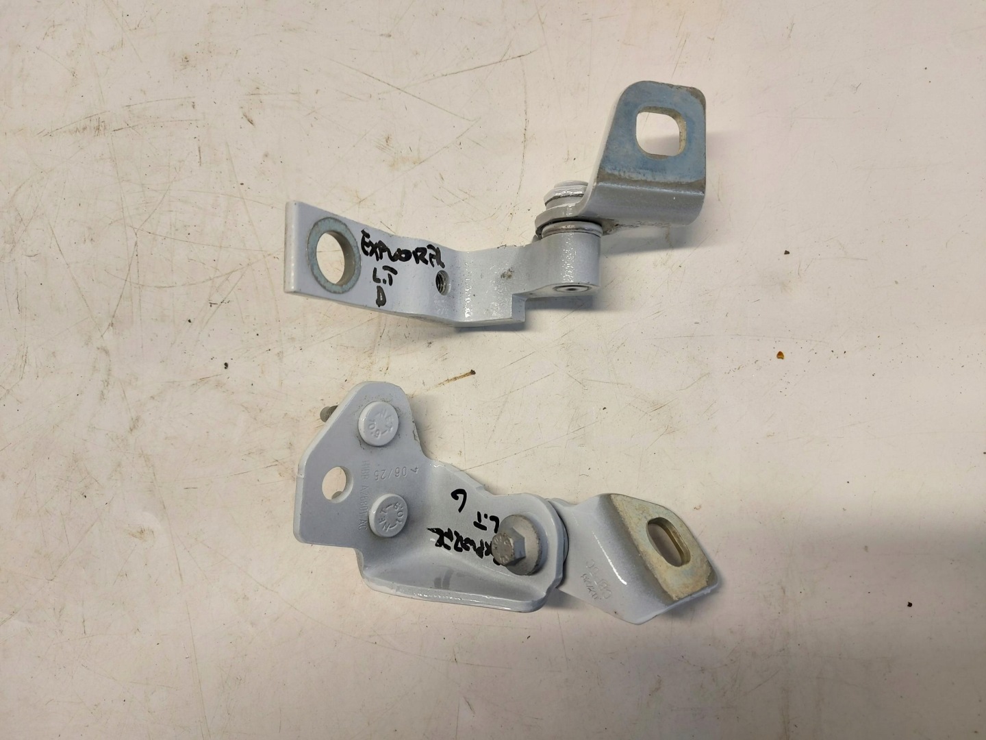Ford Explorer Capri VII R2KB hinge door rear part left gora dol komplet