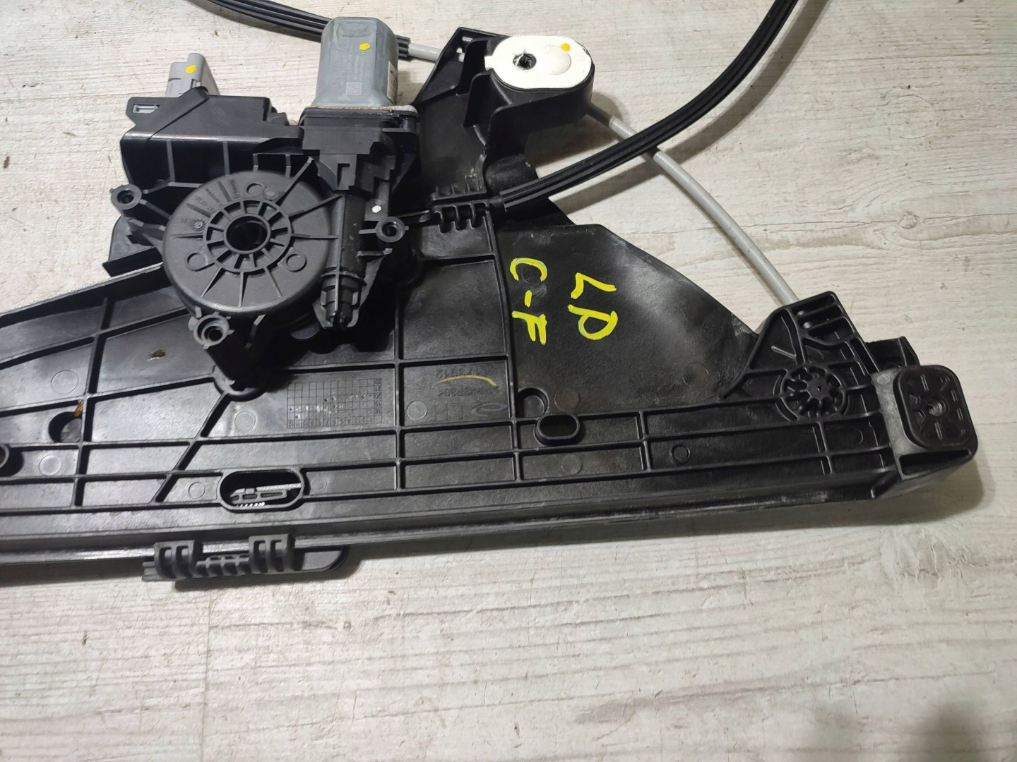 Opel Corsa F 2020 front side left lift of the window windows