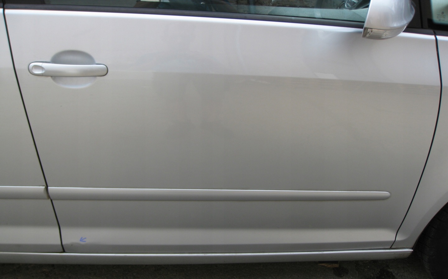 VW GOLF V plus 05R dveře pravý předek kol. LA7W