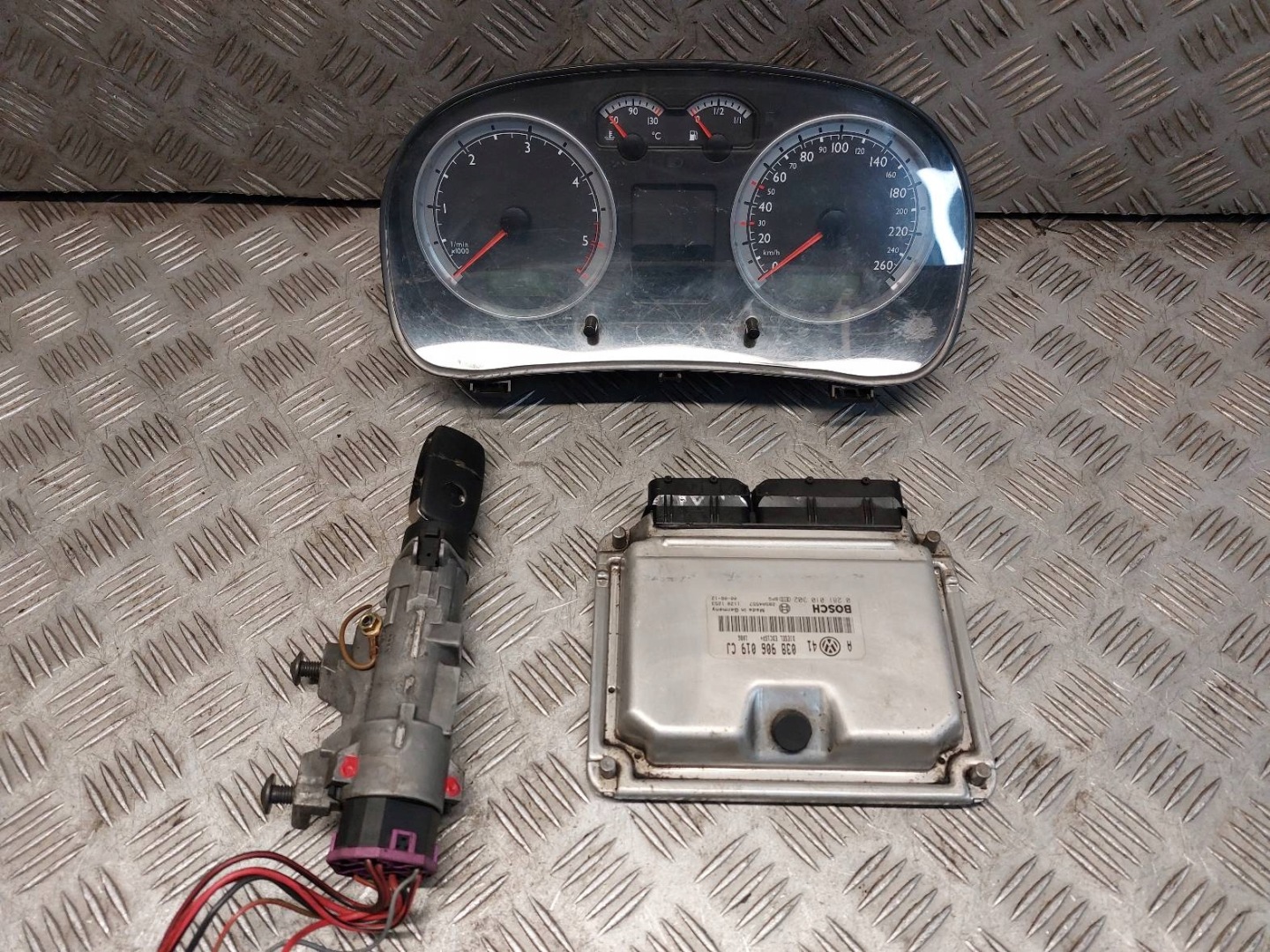 running board STARTOWY BORA and 1.9 tdi 038906019CJ 4B0905851