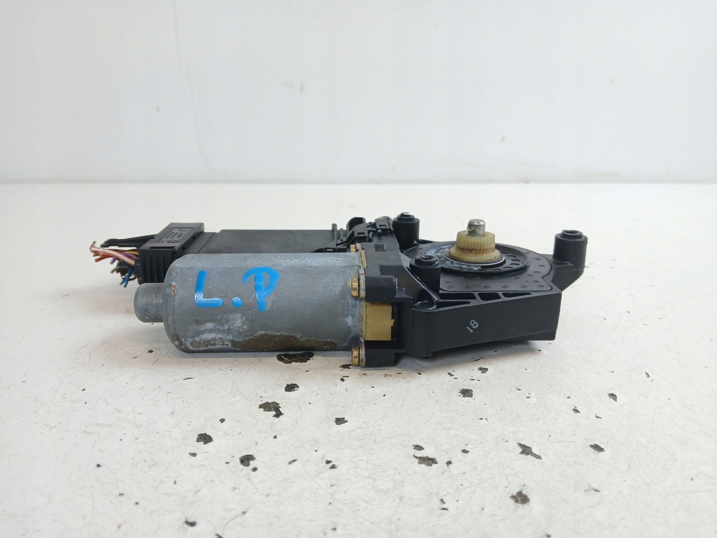 VW PASSAT B5 mini motor windows left front 0130821695