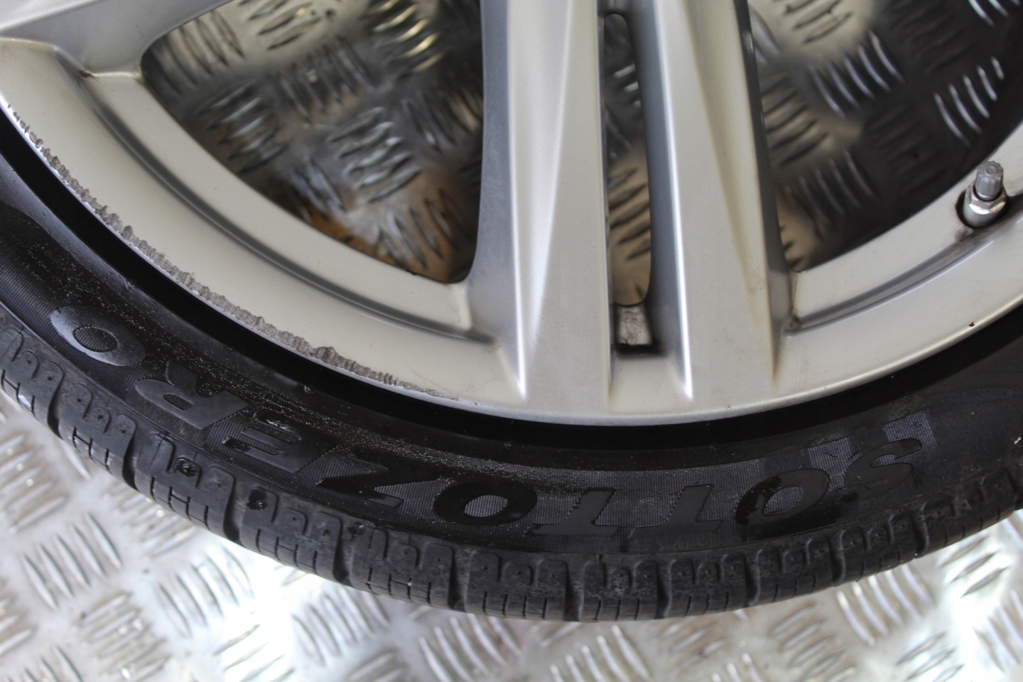 kolo disk disk 225/40 R18 BMW 1 F20 F21