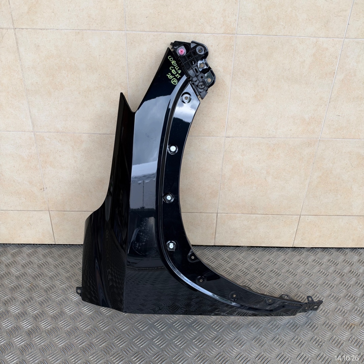 fender front right TOYOTA COROLLA CROSS 2025 year