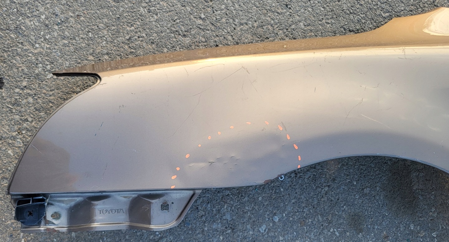 fender left front TOYOTA AVENSIS T25 OE