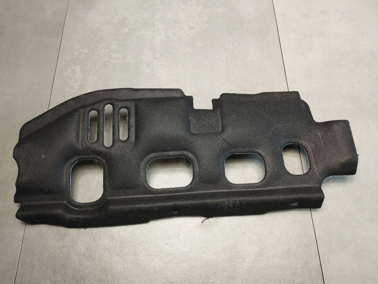 Audi Q4 e-tron cover below dashboard 89B863082