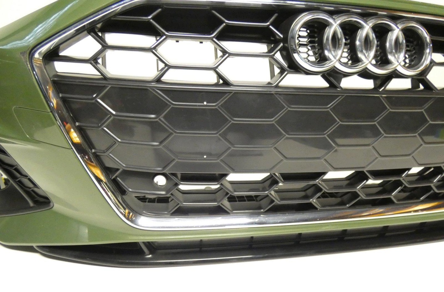 AUDI A4 B9 LIFT S-LINE 8W0807437AQ below 4 PDC washer bumper front front